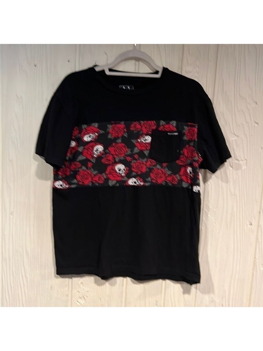 wxyz SKULLS AND ROSES T SHIRT SIZE MEDIUM Gothic